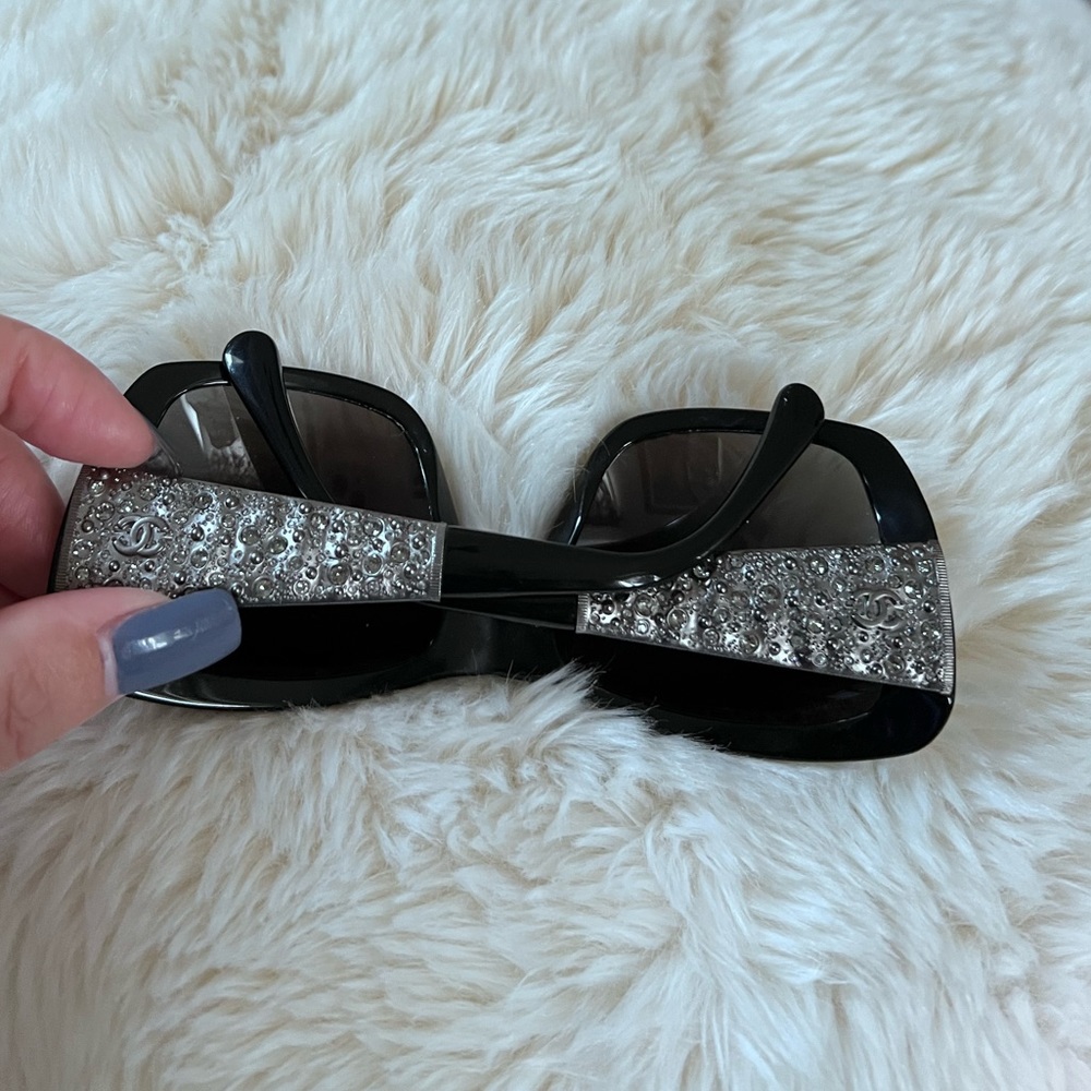 Authentic channel butterfly sunglass.